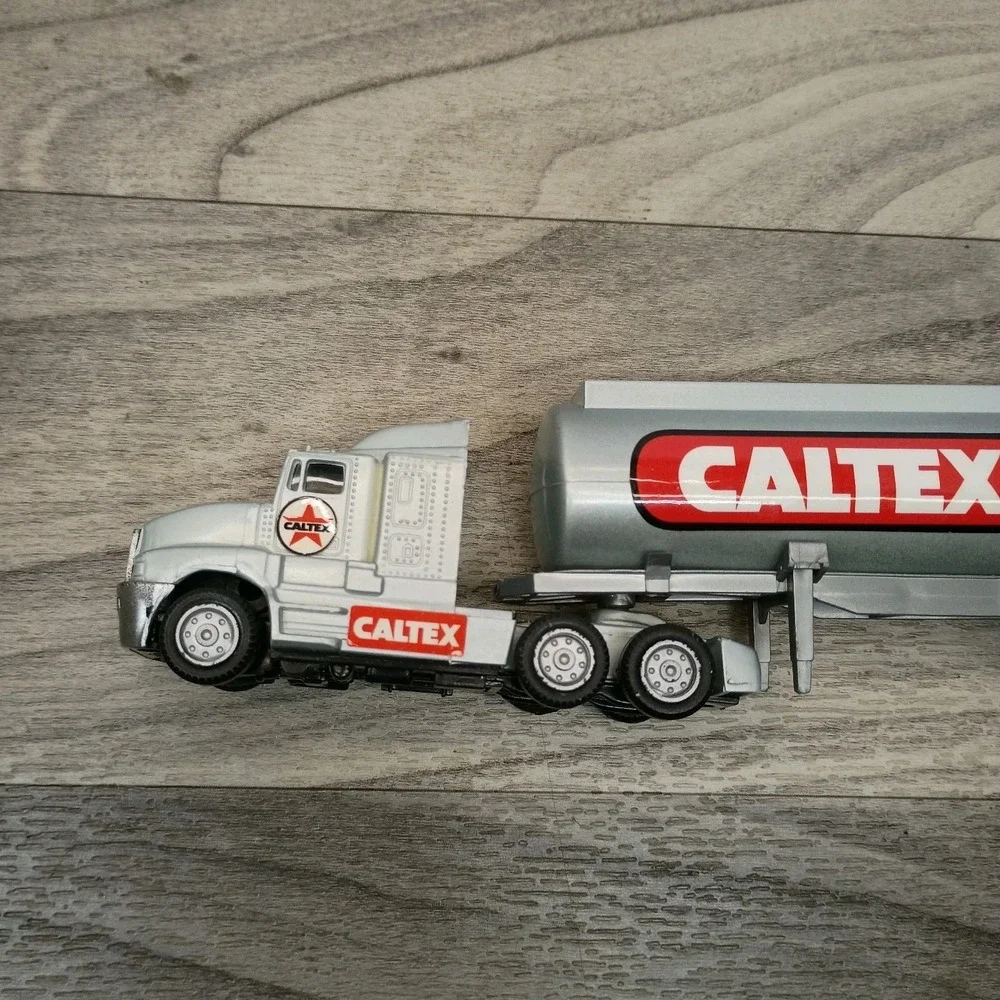 1995 New Ray CALTEX Tanker Semi Truck & Trailer Plastic Total Length 8 1/2